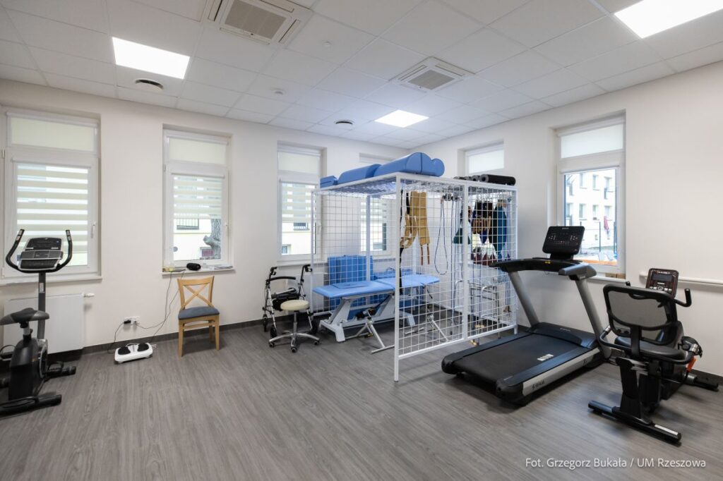 Zdjęcie poglądowe pomieszczenia do rehabilitacji dla osób w wieku 50+