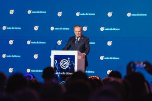 Foto: Premier Donald Tusk na Kongresie Nauki dla Biznesu, 19.11.2025 r. / Źródło: Kancelaria Prezesa Rady Ministrów