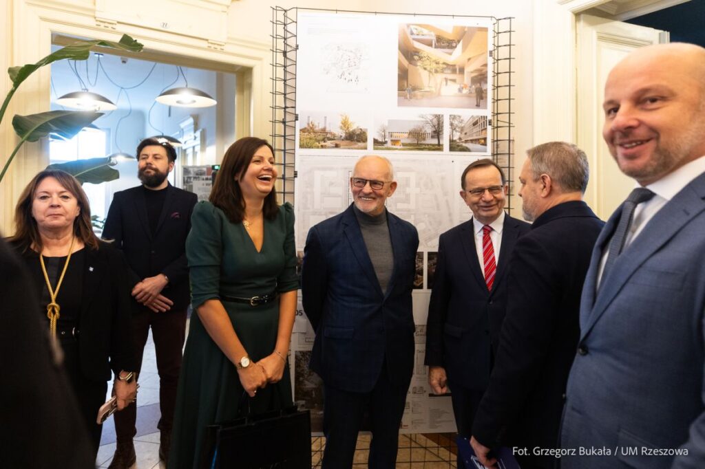 Foto: zdjęcie ze spotkania dot. budowy biblioteki wraz z centrum kongresowo-wystawienniczym w Rzeszowie, fot. Grzegorz Bukała