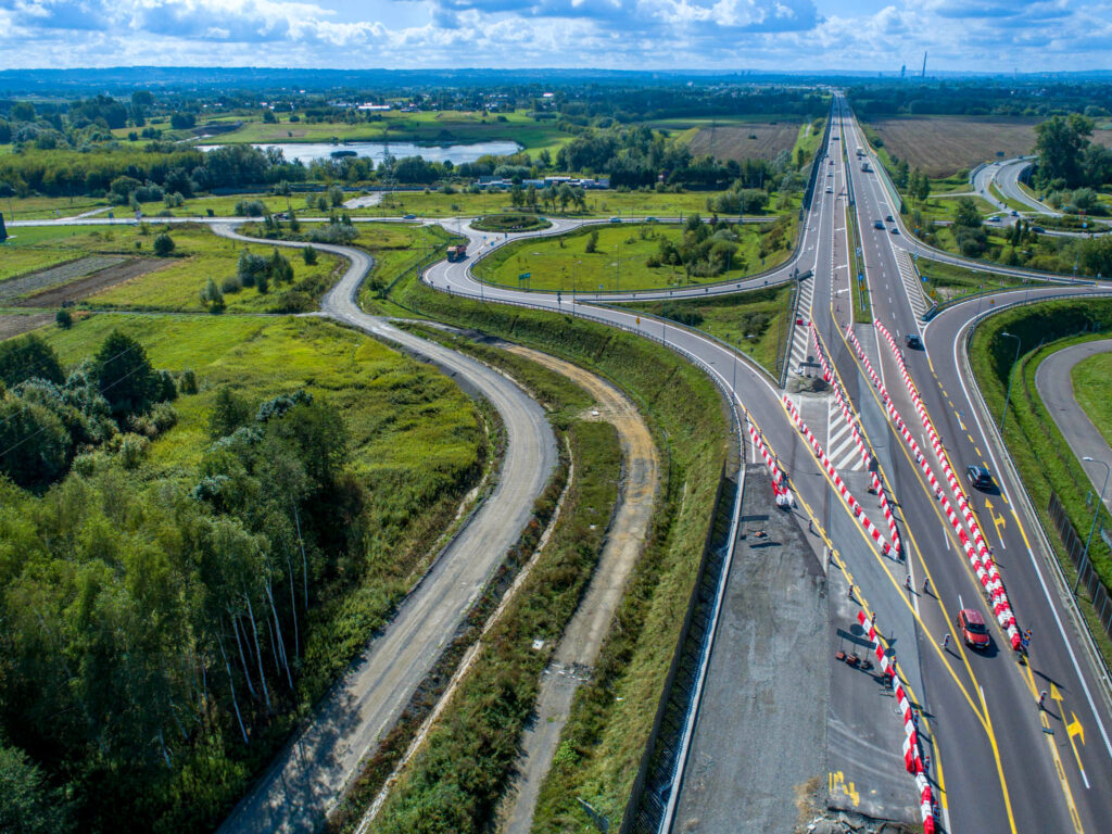 Foto: Rozbudowa S19 na odc. Sokołów Małopolski Północ - Jasionka - widok na węzeł Jasionka / Źródło: Generalna Dyrekcja Dróg Krajowych i Autostrad - Oddział Rzeszów