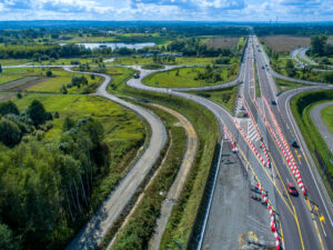 Foto: Rozbudowa S19 na odc. Sokołów Małopolski Północ - Jasionka - widok na węzeł Jasionka / Źródło: Generalna Dyrekcja Dróg Krajowych i Autostrad - Oddział Rzeszów