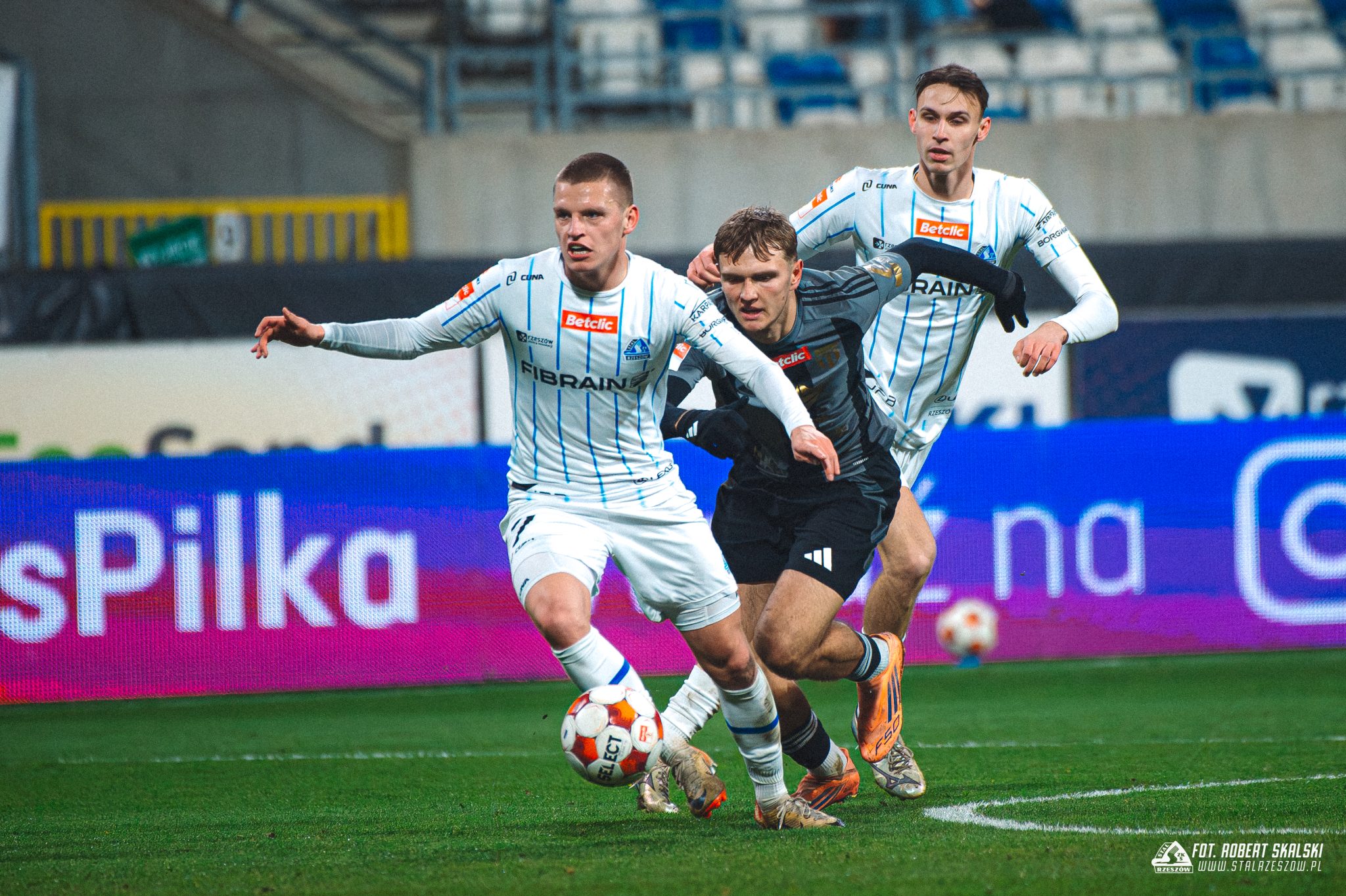 Foto: Stal Rzeszów – Pogoń Grodzisk Mazowiecki 1:0 (1:0)
Jonathan Junior 16′