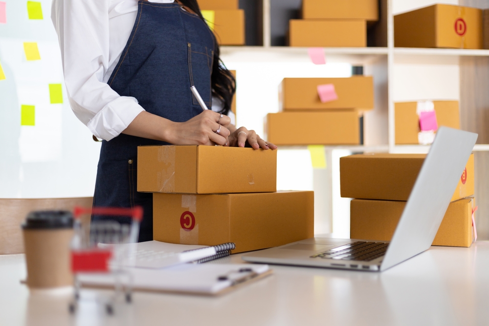 Jakie opakowania wybrać dla sklepu internetowego aby zmniejszyć liczbę zwrotów i uszkodzeń