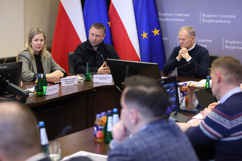 Foto: Posiedzenie sztabu kryzysowego z udziałem Premiera Donalda Tuska / Źródło: Kancelaria Prezesa Rady Ministrów