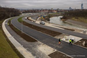 Foto: Zdjęcie rzeszowskiej Wisłokostrady, fot. Grzegorz Bukała, Urząd Miasta Rzeszowa