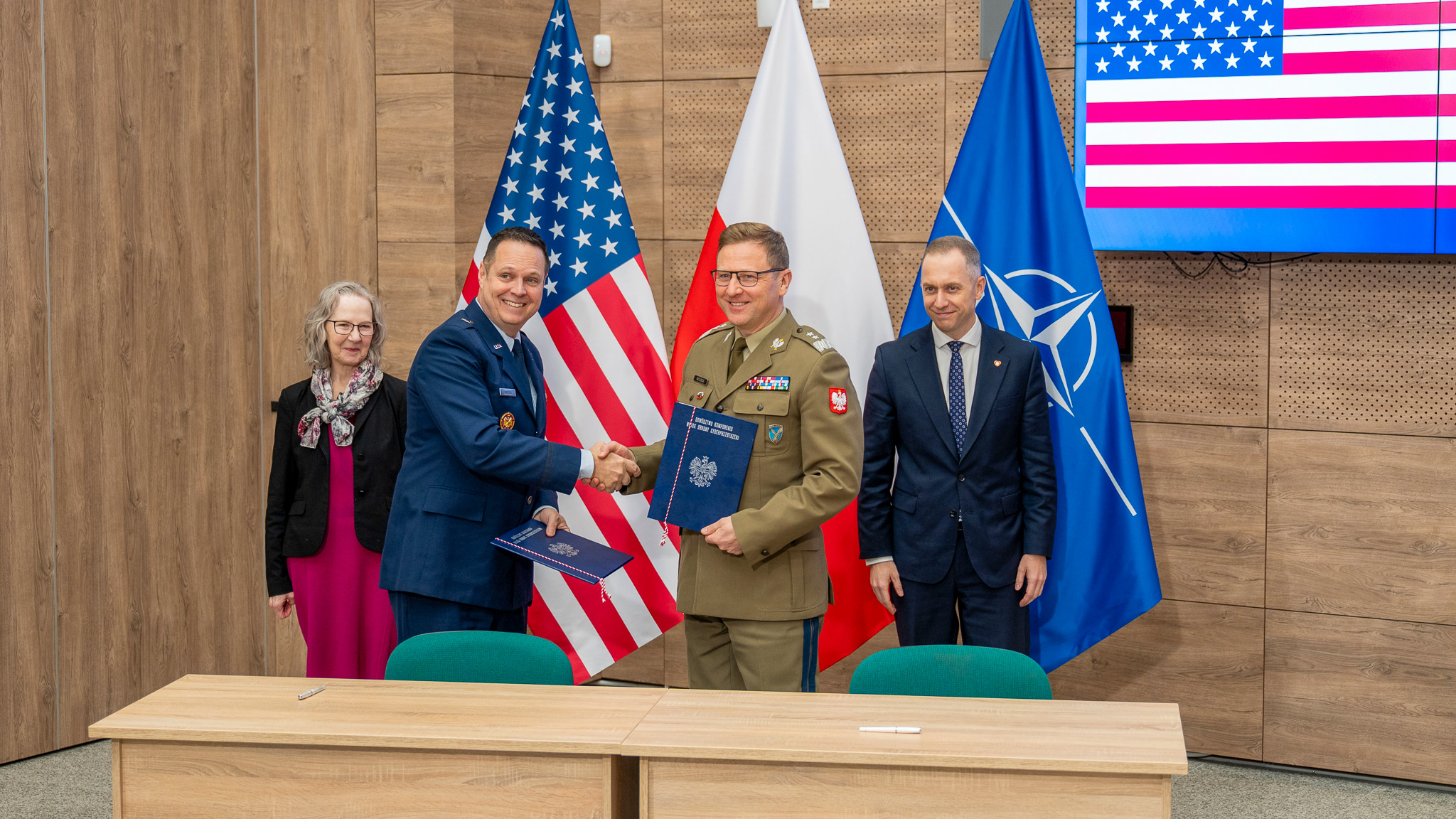 Podpisanie Listu Intencyjnego pomiędzy Dowództwem Komponentu Wojsk Obrony Cyberprzestrzeni i Dowództwem Stanów Zjednoczonych w Europie / Źródło: Ministerstwo Obrony Narodowej