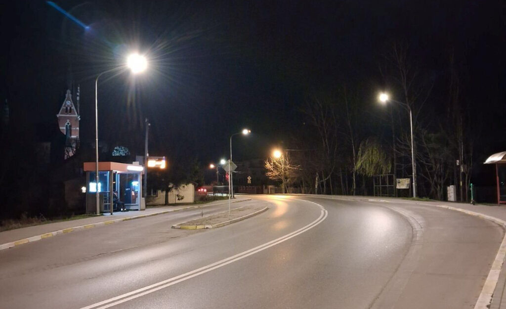 Foto: zdjęcie oświetlenia ulicznego na ul. Paderewskiego w Rzeszowie / Źródło: Serwis informacyjny Urzędu Miasta Rzeszowa