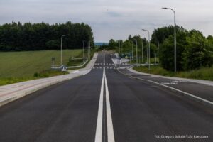 Foto: zdjęcie z rzeszowskiego łącznika dróg ul. Wołyńskiej i Słoneczny Stok w Rzeszowie, fot. Grzegorz Bukała, Urząd Miasta Rzeszowa