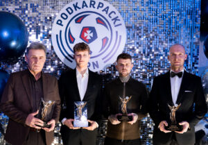 Foto: Podczas dorocznej Gali Podkarpacki Związek Piłki Nożnej poznaliśmy laureatów w kilkunastu kategoriach. W tym roku aż cztery nagrody powędrowały na konto Stali Rzeszów: Trener Roku - Marek Zub, Piłkarz roku - Sebastien Thill
, Młodzieżowiec/Odkrycie roku - Michał Synoś, Drużyna Roku - Stal Rzeszów / Źródło: FB stal Rzeszów