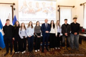 Foto: zdjęcie z uroczystego spotkania, podczas którego prezydent pogratulował drużynie lekkoatletycznej CWKS Resovia Rzeszów zdobycia medali, fot. Grzegorz Bukała, Urząd Miasta Rzeszowa