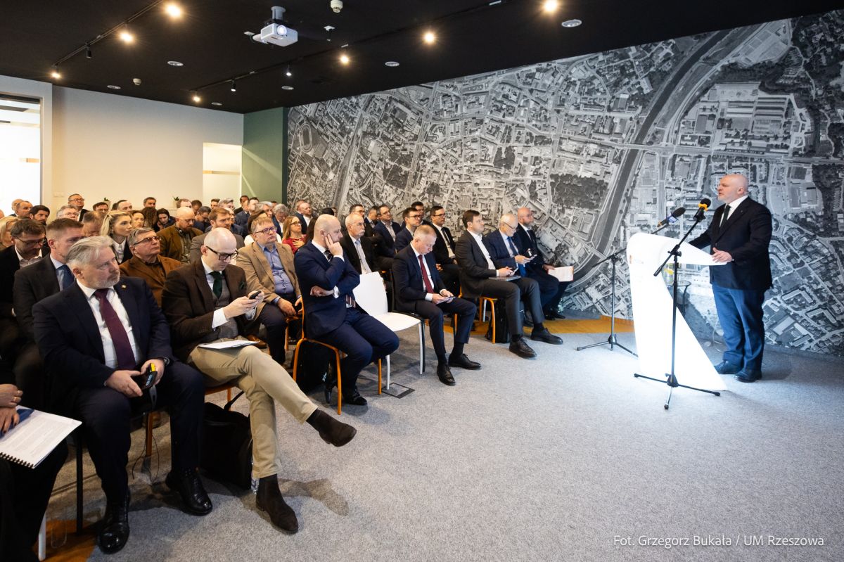 Foto: zdjęcie z Forum "Building Bridges UK -Poland- Ukraine",fot. Grzegorz Bukała, Urząd Miasta Rzeszowa