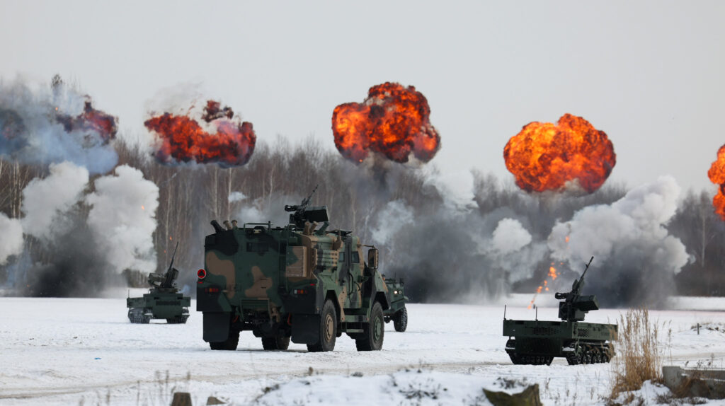 Foto: Udział szefa MON w otwartych testach bezzałogowych systemów uzbrojenia / Źródło: Ministerstwo Obrony Narodowej