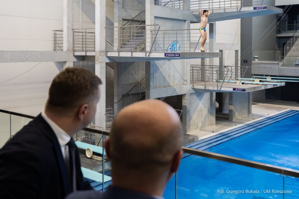 Foto: zdjęcie z konferencji prasowej na pływalni przy ul. Matuszczaka 7a w Rzeszowie, fot. Grzegorz Bukała, Urząd Miasta Rzeszowa