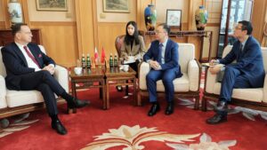 Foto: Spotkanie marszałka Władysława Ortyla z chińskimi przedstawicielami w sali reprezentacyjnej / Autor zdjęć: Dariusz Pawłowski
 Oddział Współpracy Międzynarodowej UMWP