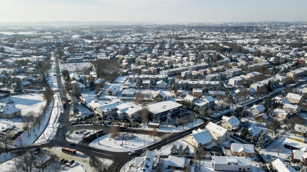 Foto: zdjęcie lotnicze z drona przedstawiające Miasto Rzeszów, fot. Adama Lampart, Urząd Miasta Rzeszowa