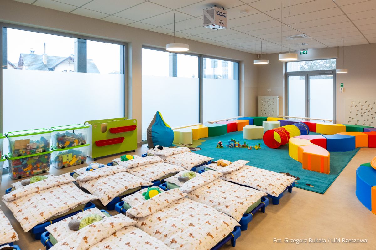 Foto: zdjęcie sali dla dzieci w rzeszowskim żłobku, fot. Grzegorz Bukała, / Urząd Miasta Rzeszowa