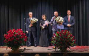 Od lewej: Mieczysław Potoczny, Joanna Baran-Marczydło, Robert Żurek i Karol Ożóg. Fot. Wiktoria Cieśla/Teatr im. Wandy Siemaszkowej