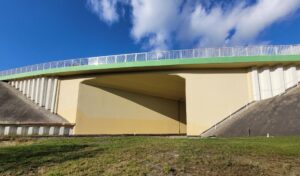 Foto: Wiadukt nad linią PKP w m. Olszanica w ciągu DK84 / Źródło: Generalna Dyrekcja Dróg Krajowych i Autostrad - Oddział Rzeszów