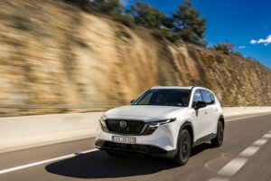 Foto: Zupełnie nowa Mazda CX-5, Homura, Rhodium White, Hiszpania, 2026, Action / Źródło: Portal prasowy Mazda Motor Europe