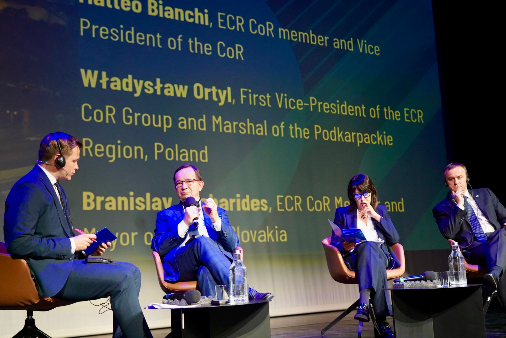 Foto: Panel dyskusyjny z udziałem marszałka Władysława Ortyla na szczycie EKR w Bratysławie. /  Autor zdjęć: Justyna Róg / Kancelaria Zarządu UMWP