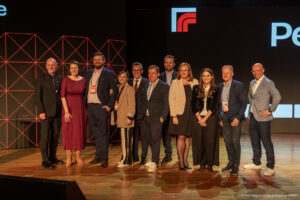 Foto: Zbiorowe zdjęcie uczestników i prelegentów People Culture Tech Festiwal na scenie / Autor  zdjęć: Paweł Podgórski /
Biuro Prasowe UMWP