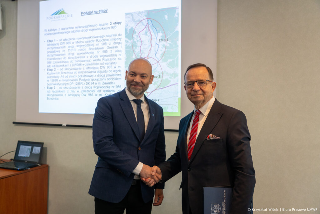 Foto: Prezydent Mielca Radosław Swół i Marszałek Województwa Podkarpackiego Władysław Ortyl.  /  Autor zdjęć: Krzysztof Witek /
Biuro Prasowe UMWP