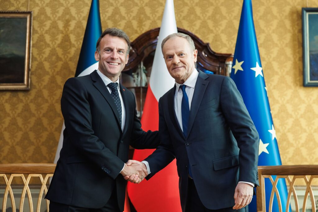 Foto: Prezes Rady Ministrów Donald Tusk i Prezydent Francji Emmanuel Macron / Źródło: Kancelaria Prezesa Rady Ministrów