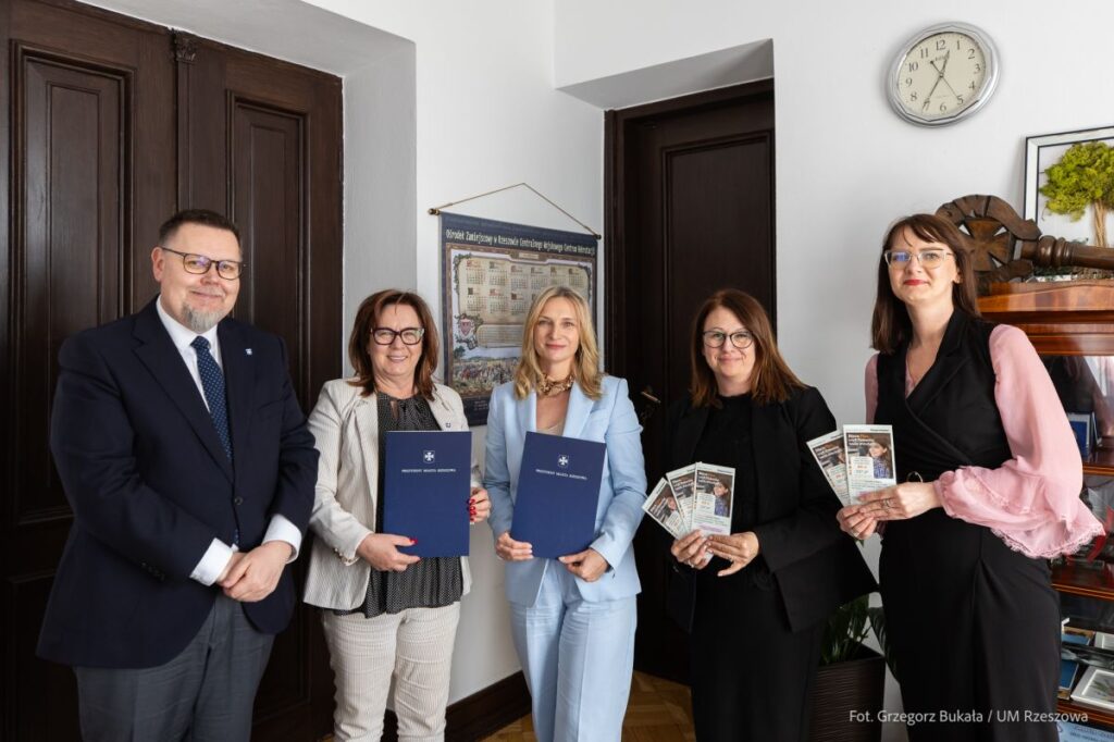 Foto: zdjęcie z podpisania porozumienia z firmą Diagnostyka SA w sprawie akcji Bilans Plus, fot. Grzegorz Bukała, Urząd Miasta Rzeszowa