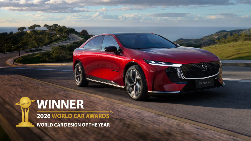 Foto: Mazda6e zdobywa nagrodę World Car Design of the Year 2026 / Źródło: Portal prasowy Mazda Motor Europe