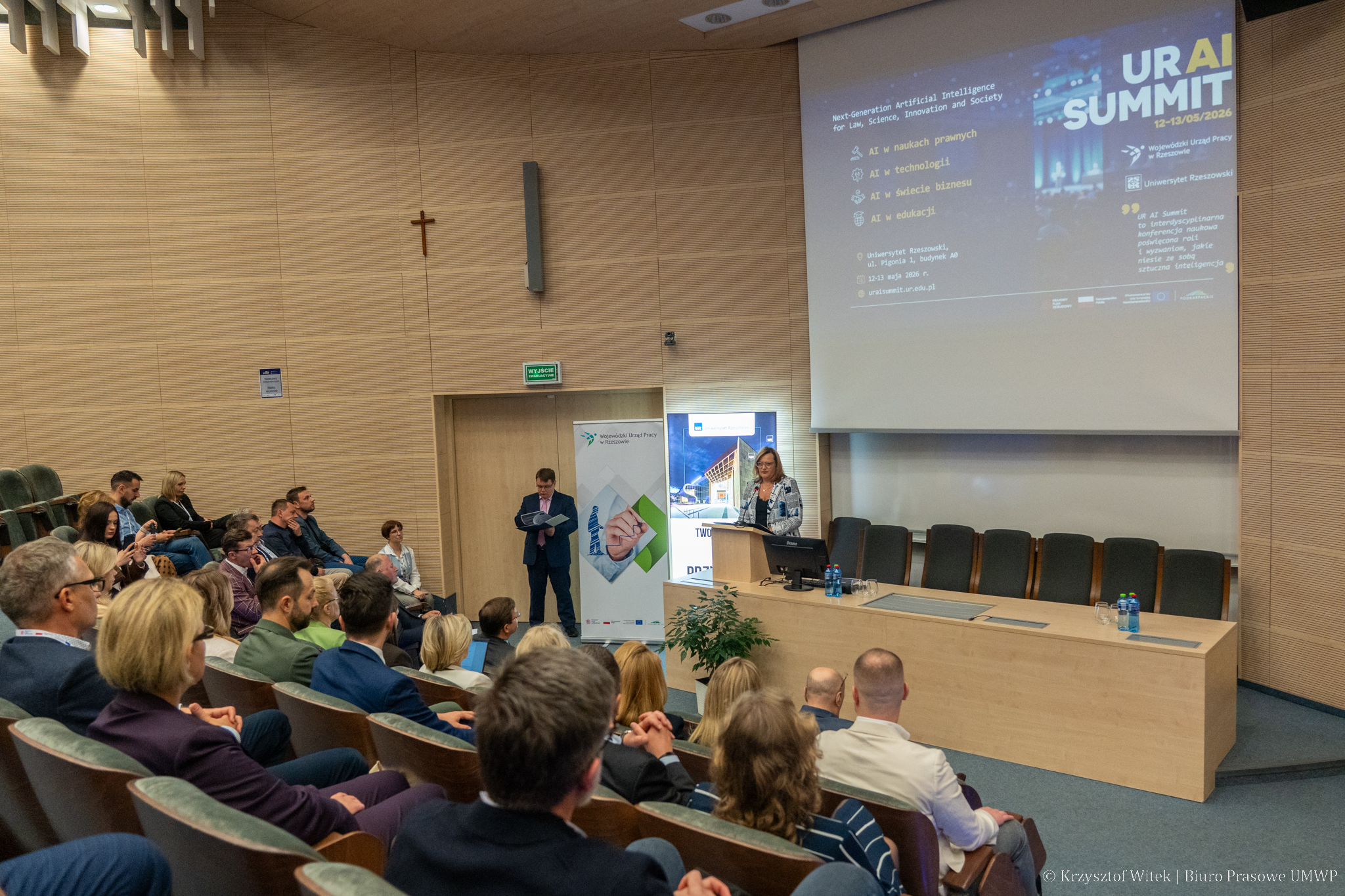 Foto: Publiczność podczas konferencji „Człowiek ważniejszy niż technologia” w województwie podkarpackim. / Autor  zdjęć: Krzysztof Witek
Biuro Prasowe UMWP
