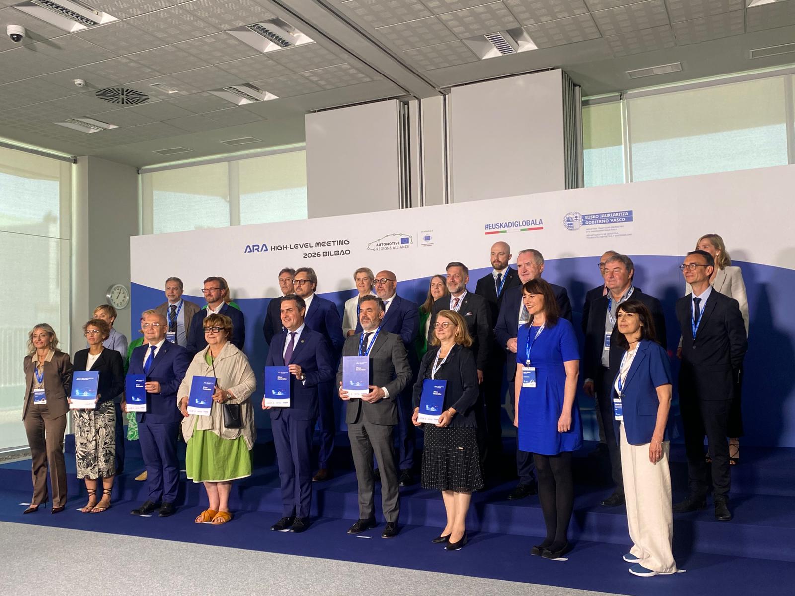 Foto: Oficjalne podsumowanie spotkania ARA w Bilbao, podkreślające współpracę międzyregionalną w ramach europejskiego sektora motoryzacyjnego. / Autor zdjęć: Natalia Miłaszewicz / Przedstawicielstwo Województwa Podkarpackiego w Brukseli