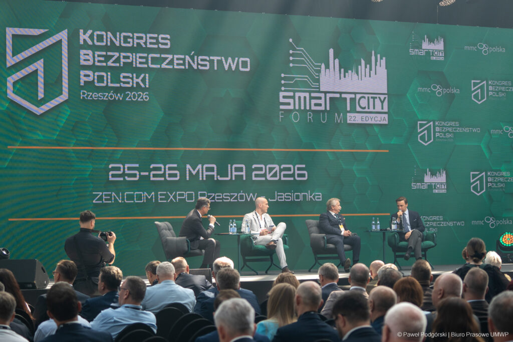 Foto: Jeden z głównych paneli dyskusyjnych realizowanych w ramach połączonych wydarzeń Kongresu Bezpieczeństwo Polski i Smart City Forum w Centrum Wystawienniczo–Kongresowym w Jasionce / Autor zdjęć: Paweł Podgórski
Biuro Prasowe UMWP
