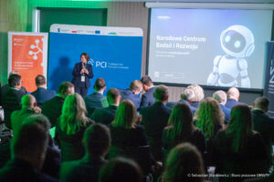 Foto: Omówienie mechanizmów finansowania innowacyjnych prac badawczo-rozwojowych w sektorze lotniczym. / Źródło: Autor  zdjęć: Sebastian Stankiewicz / Biuro Prasowe UMWP