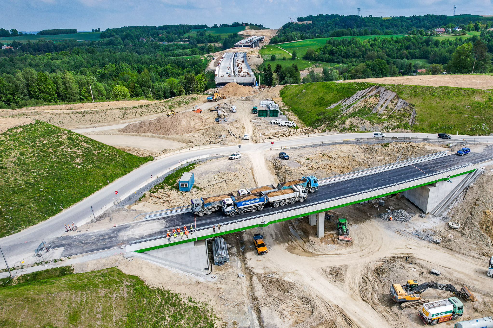 Foto: Próbne obciążenie wiaduktu / Źródło: Generalna Dyrekcja Dróg Krajowych i Autostrad - Oddział Rzeszów