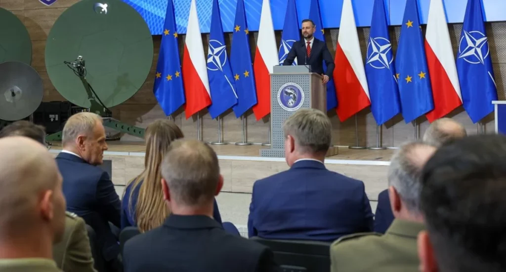 Foto: Podpisanie pierwszych umów w ramach „SAFE” w Legionowie / Źródło: Ministerstwo Obrony Narodowej