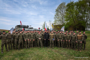 Foto:  Prezydenci Karol Nawrocki oraz Gitanas Nausėda obserwują ćwiczenia wojskowe „Brave Griffin 26–II” (1)
 / Źródło: Oficjalna strona Prezydenta Rzeczypospolitej Polskiej