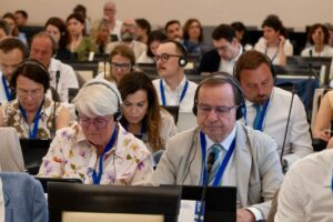 Foto: Delegaci biorący udział w 9. wyjazdowym posiedzeniu komisji ENVE w Asyżu, poświęconym bezpieczeństwu energetycznemu i polityce środowiskowej UE. / Źródło:  Zdjęcia: EKR