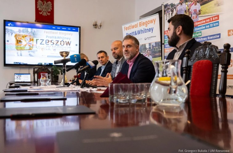 Zdjęcie z konferencji prasowej Festiwal Biegowy Pratt&Whitney, fot. Grzegorz Bukała, Urząd Miasta Rzeszowa