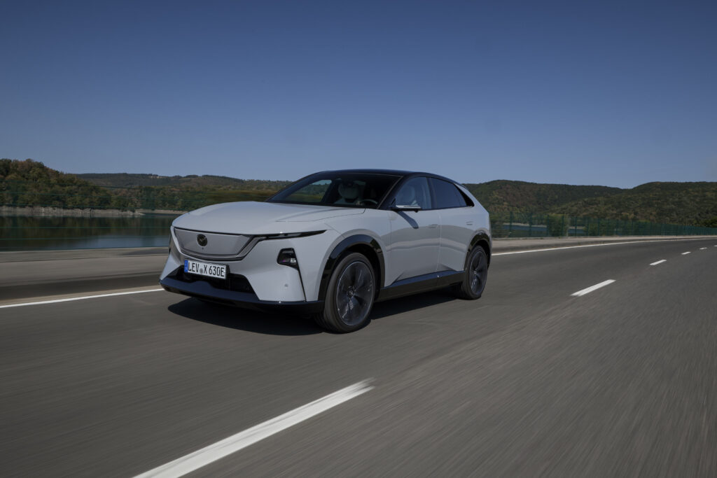 Foto: Zupełnie nowa Mazda CX-6e