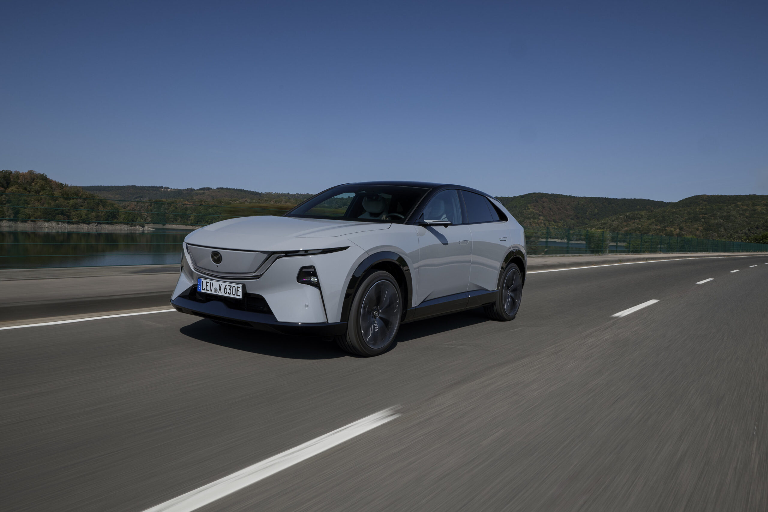 Foto: Zupełnie nowa Mazda CX-6e