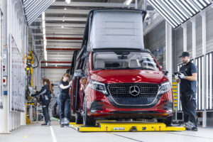Rozpoczęcie produkcji nowego modelu Marco Polo w zakładach Mercedes-Benz w Ludwigsfelde.